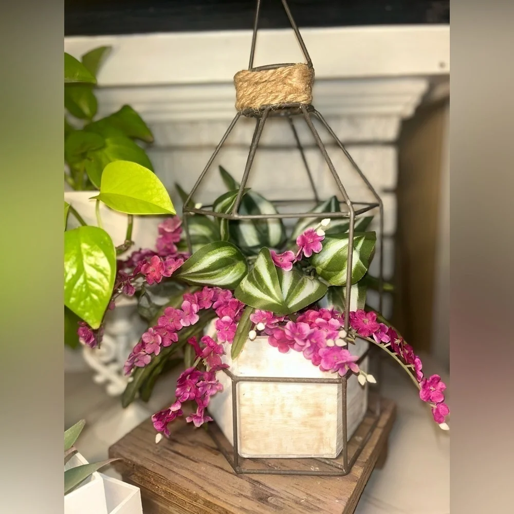 Rustic Wood Pot Hanging Plant Planter Indoor or Outdoor Medal Design Decor